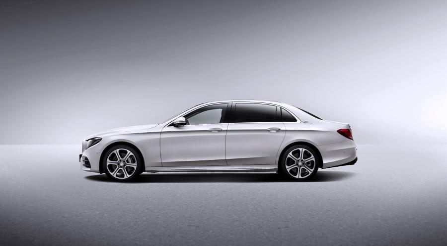 Mercedes-Benz E320 L 4Matic AMG Line 2016 года  (фото 5 из 11)